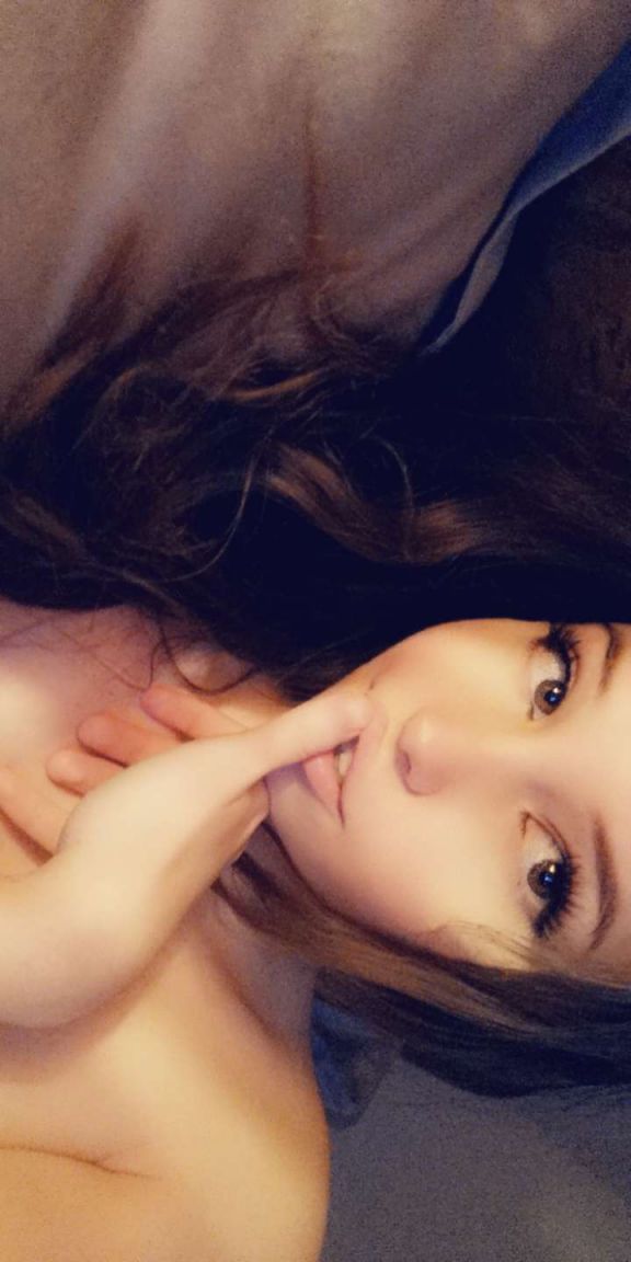 Belle Delphine Nude Shaved Pussy Snapchat Photos Leaked (17)