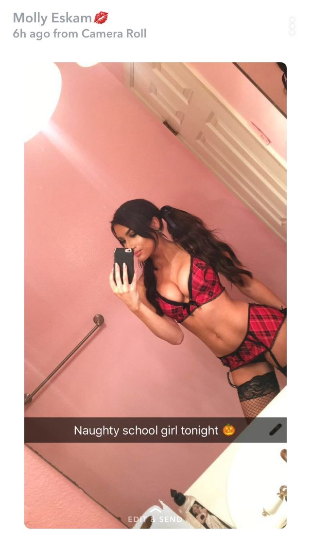 Molly Eskam Naked Photos (8)